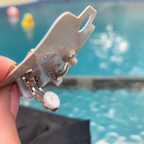 New Clip On Designer Like Earrings - Picture 4 of 4